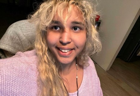 Foto di nudo di fuga di OnlyFans di Uwubbgirl