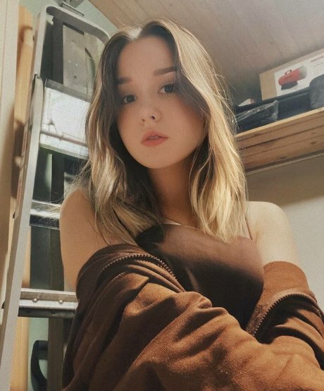 Foto di nudo di fuga di OnlyFans di Dollhole  Grabfuck
