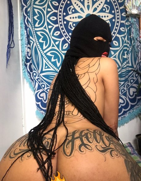 Foto di nudo di fuga di OnlyFans di Loka