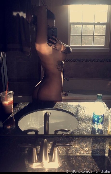 Foto di nudo di fuga di OnlyFans di Zahrainchains