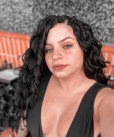 Foto di nudo di fuga di OnlyFans di Marianyyaa