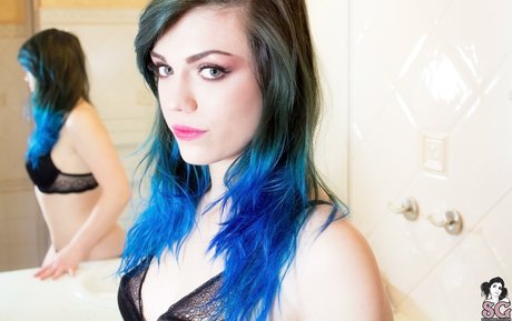 Foto di nudo di fuga di OnlyFans di Lovia Suicide