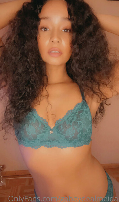 Gabby Dealmeida