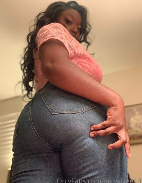 Foto di nudo di fuga di OnlyFans di Girlyvixxxen