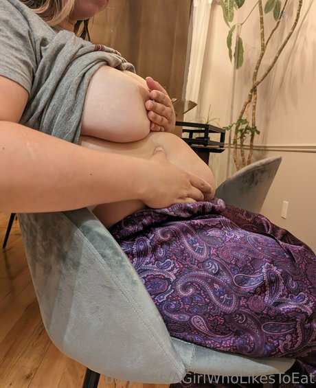 Agirlwholikestoeat