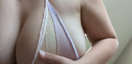 Agirlwholikestoeat