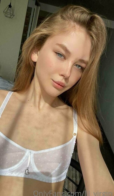 Foto di nudo di fuga di OnlyFans di Lilvirgin