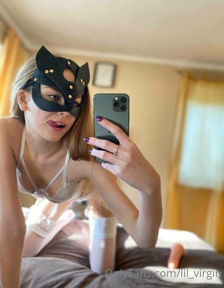 Foto di nudo di fuga di OnlyFans di Lilvirgin