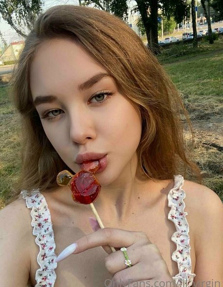 Foto di nudo di fuga di OnlyFans di Lilvirgin