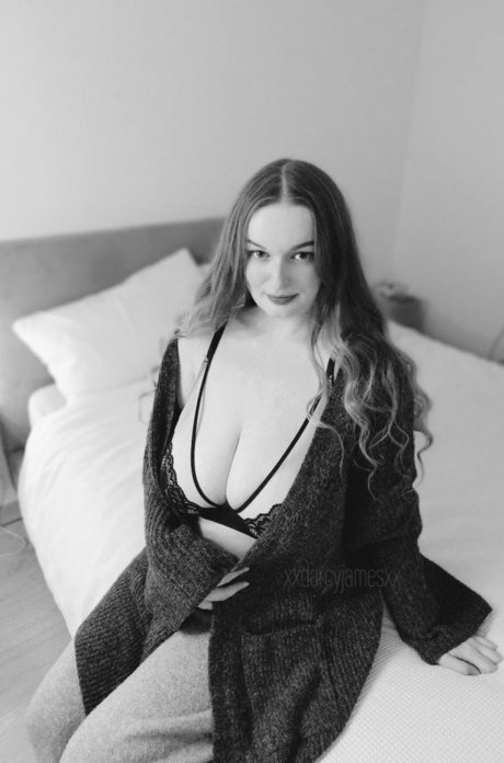 Foto di nudo di fuga di OnlyFans di Darcyjames