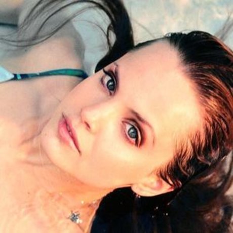 Foto di nudo di fuga di OnlyFans di Mena Suvari
