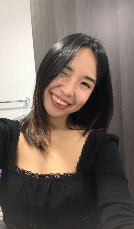 Foto di nudo di fuga di OnlyFans di Troughawee