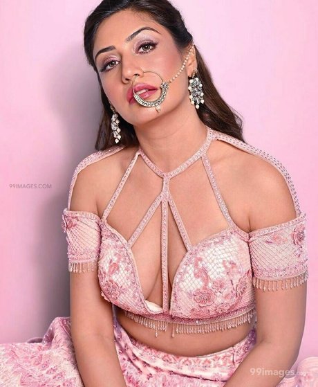Foto di nudo di fuga di OnlyFans di Surbhi Chandna