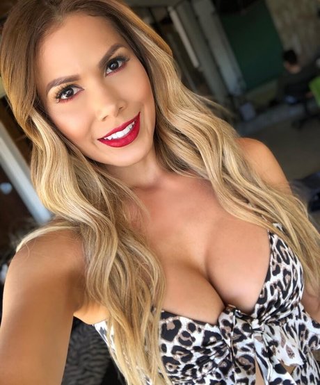 Foto di nudo di fuga di OnlyFans di Ana Lucia Vega