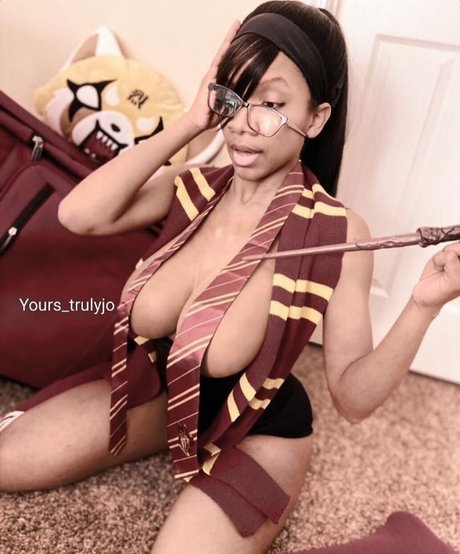 Foto di nudo di fuga di OnlyFans di Yourstrulyjo