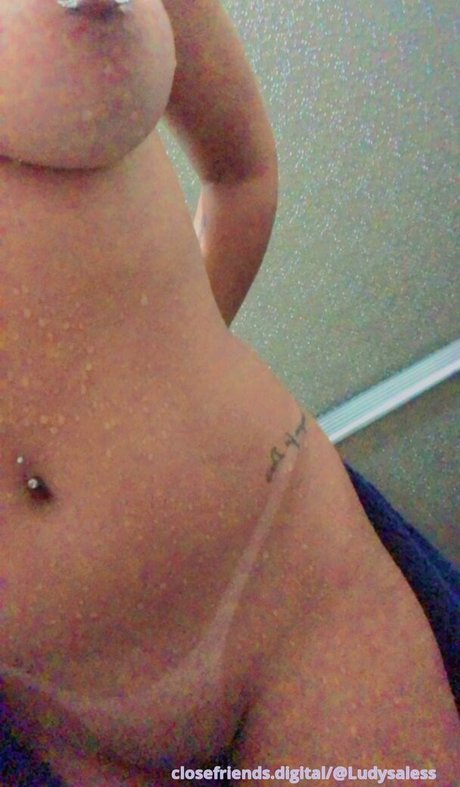 Foto di nudo di fuga di OnlyFans di Ludysaless