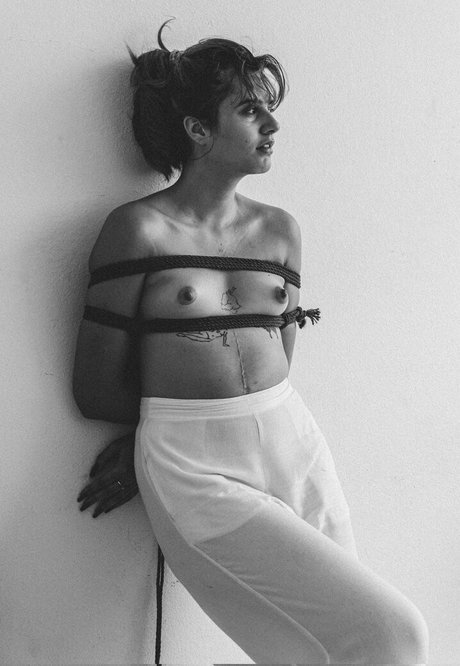 Foto di nudo di fuga di OnlyFans di Isa Provati