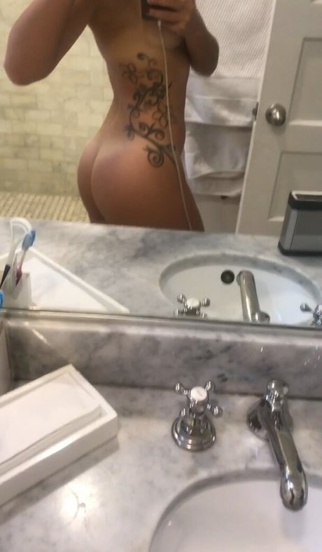 Foto di nudo di fuga di OnlyFans di Olympia Valance
