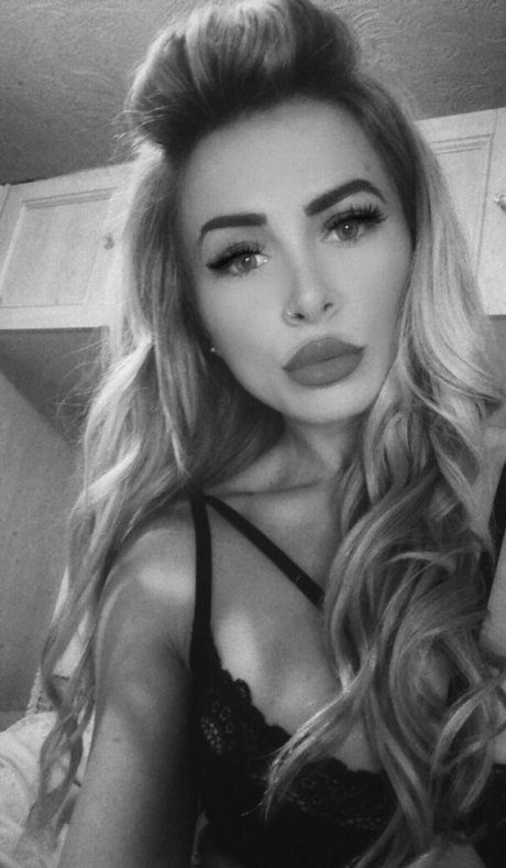 Foto di nudo di fuga di OnlyFans di Xloulou
