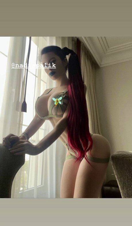 Foto di nudo di fuga di OnlyFans di Nadia Palik