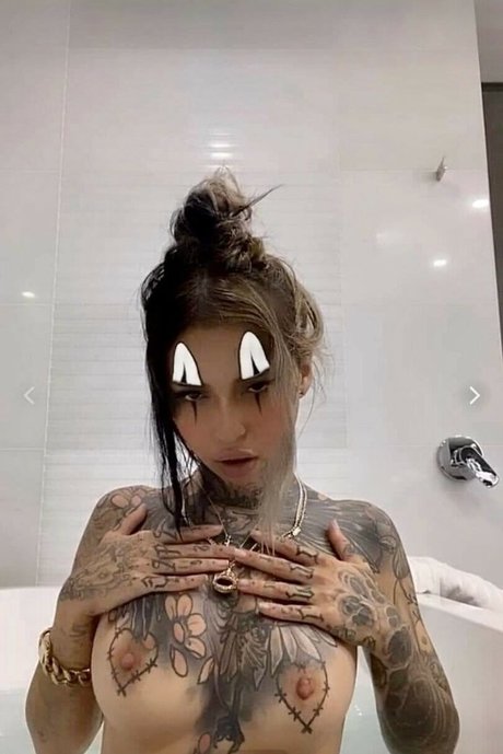 Foto di nudo di fuga di OnlyFans di Yasvo