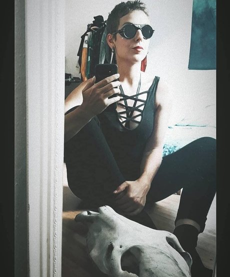 Foto di nudo di fuga di OnlyFans di Irina Mirella