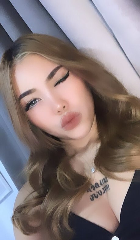 Foto di nudo di fuga di OnlyFans di Nia Irwan