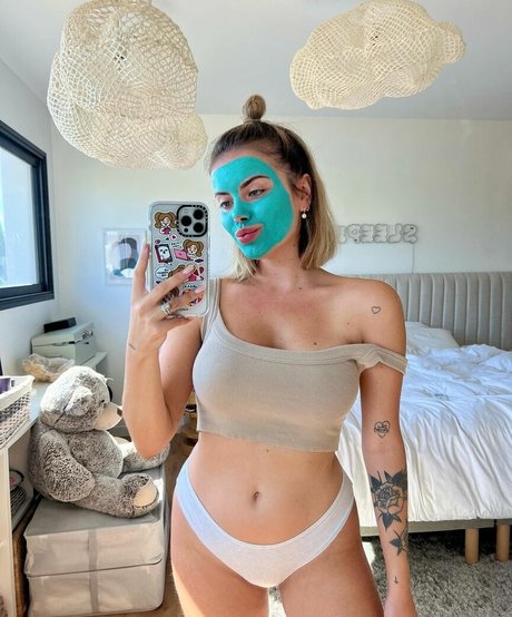 Foto di nudo di fuga di OnlyFans di Romy