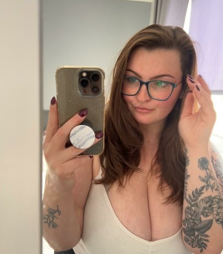 Foto di nudo di fuga di OnlyFans di Witchyvibe