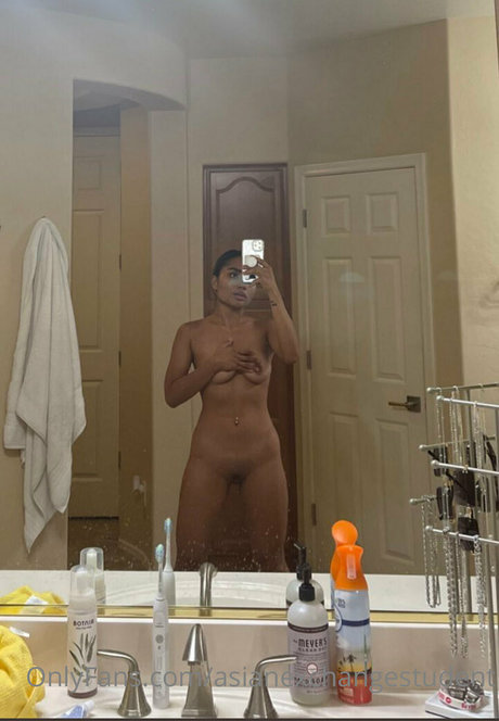 Foto di nudo di fuga di OnlyFans di Asianexchangestudent