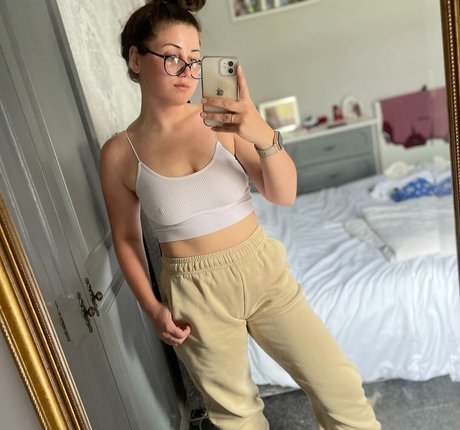 Foto di nudo di fuga di OnlyFans di April Ro