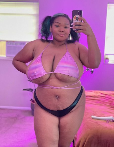 Foto di nudo di fuga di OnlyFans di Msmoodybb