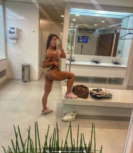 Foto di nudo di fuga di OnlyFans di Giovanna B Pati