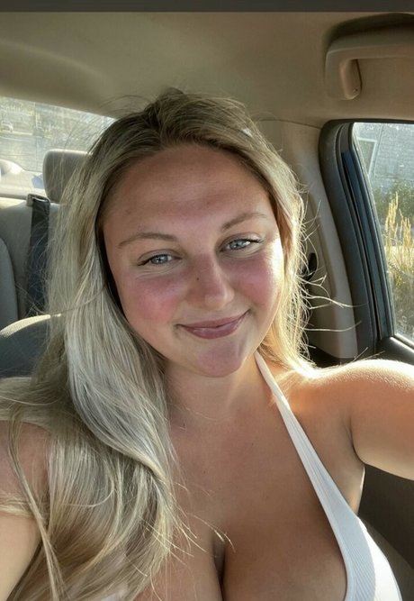 Foto di nudo di fuga di OnlyFans di Emma Burzynski