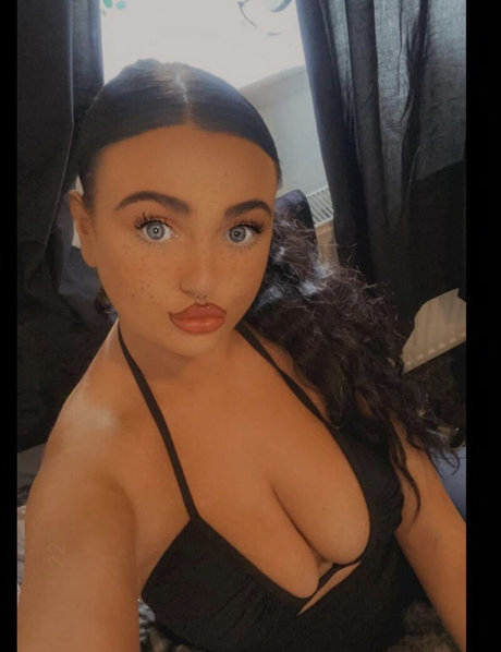 Foto di nudo di fuga di OnlyFans di Jade Boland