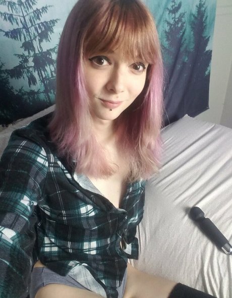 Foto di nudo di fuga di OnlyFans di Erynmelts