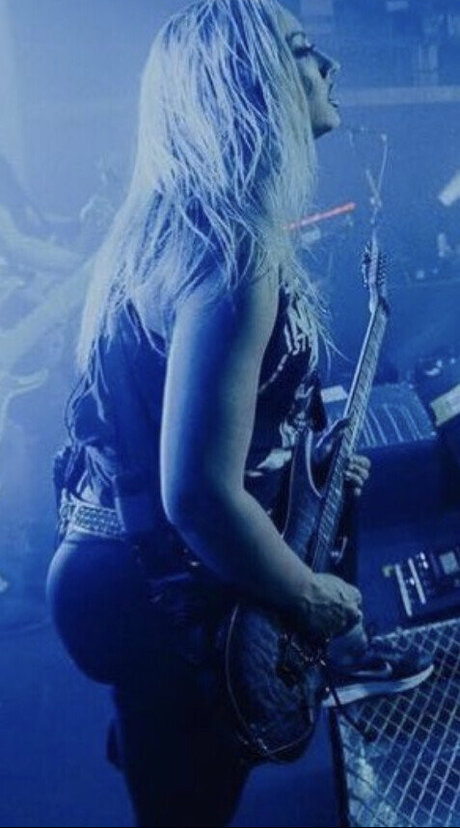 Foto di nudo di fuga di OnlyFans di Womenmetal