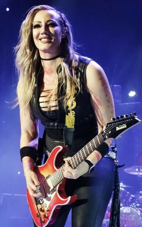Foto di nudo di fuga di OnlyFans di Womenmetal