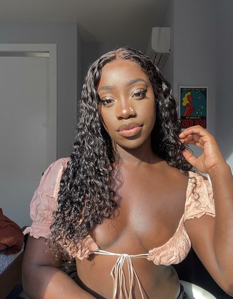 Foto di nudo di fuga di OnlyFans di Bribriann6722