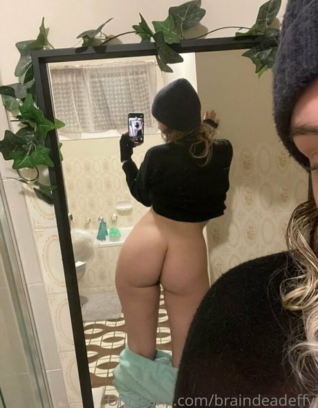 Foto di nudo di fuga di OnlyFans di Braindeadeffy