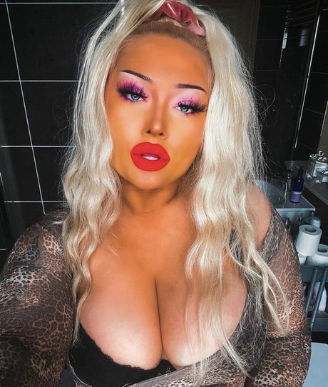 Foto di nudo di fuga di OnlyFans di Cherryb0mbxo