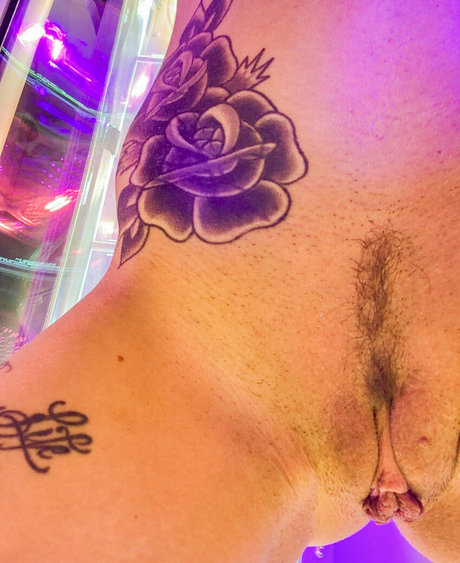 Foto di nudo di fuga di OnlyFans di Bronwynnrosee