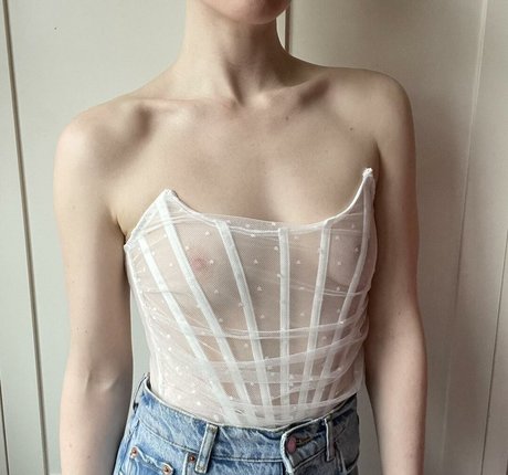 Foto di nudo di fuga di OnlyFans di Alice Ipsen