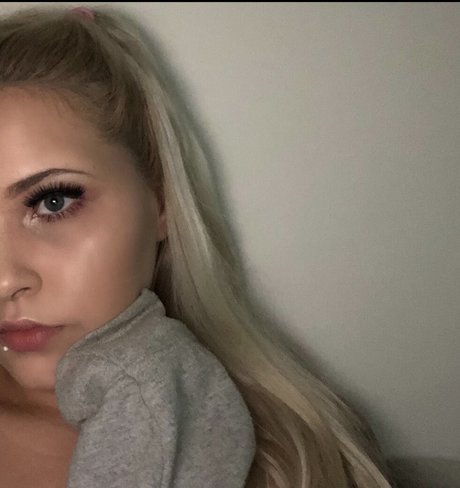 Foto di nudo di fuga di OnlyFans di Babygirlxx