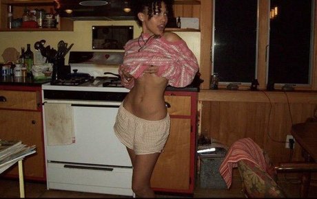 Foto di nudo di fuga di OnlyFans di Midriff