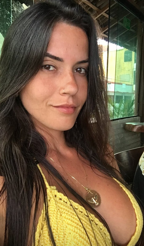 Foto di nudo di fuga di OnlyFans di Nathalia Righi