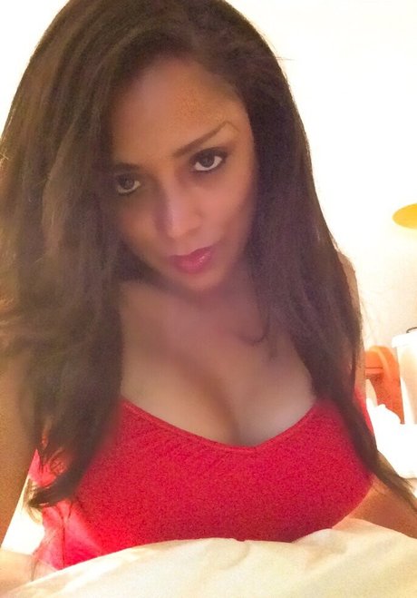 Foto di nudo di fuga di OnlyFans di Shana Mangatal