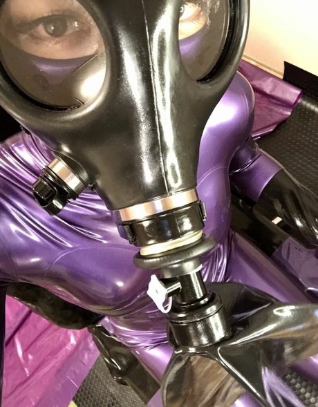 Foto di nudo di fuga di OnlyFans di Rumi Rubber