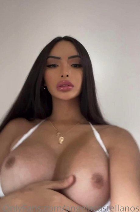 Foto di nudo di fuga di OnlyFans di Angela Castellanos
