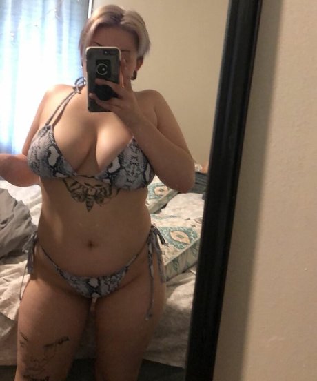 Foto di nudo di fuga di OnlyFans di Thebakedbuddhist